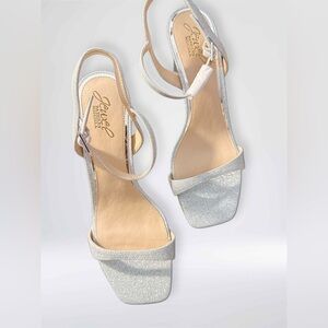 NEW BADGLEY MISCHKA Jewel Women’s Rayla Silver Glitter Heeled Sandal Size 9